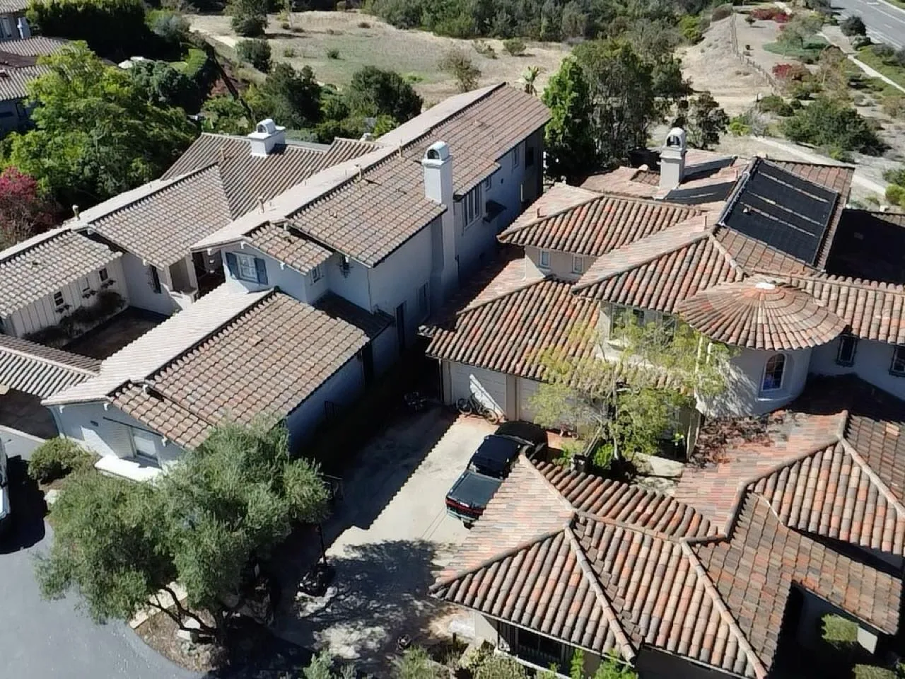 Inspection photo: aerial tile roof in canyon