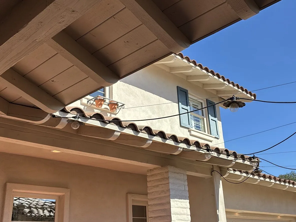 Inspection photo: eave and soffit line