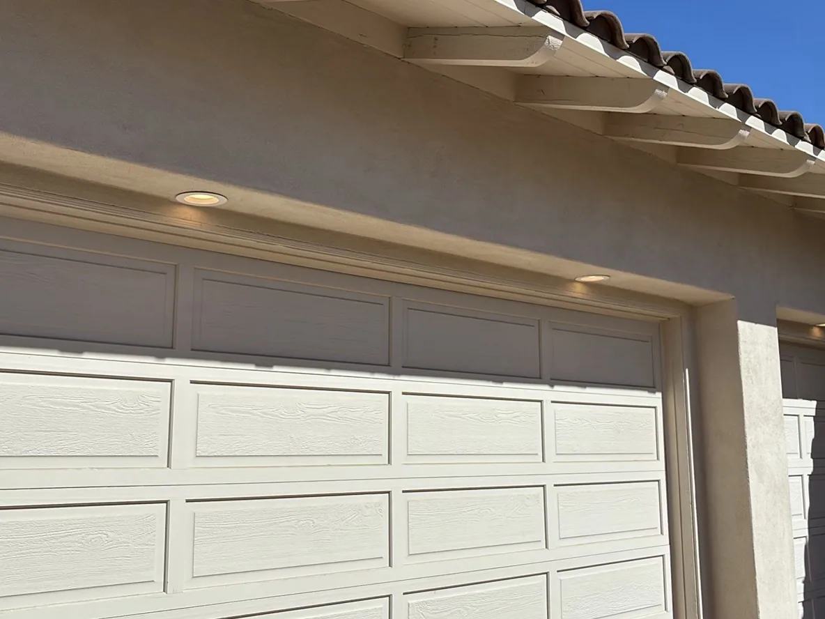 Inspection photo: eave over garage bay