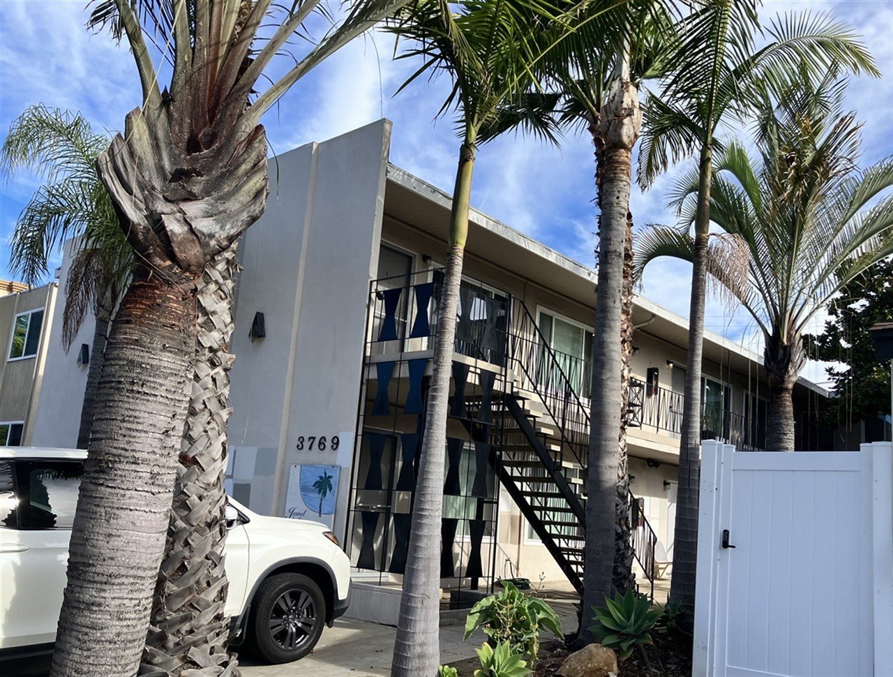 Apartment building at 3769 Jewell St San Diego during a balcony and walkway inspection